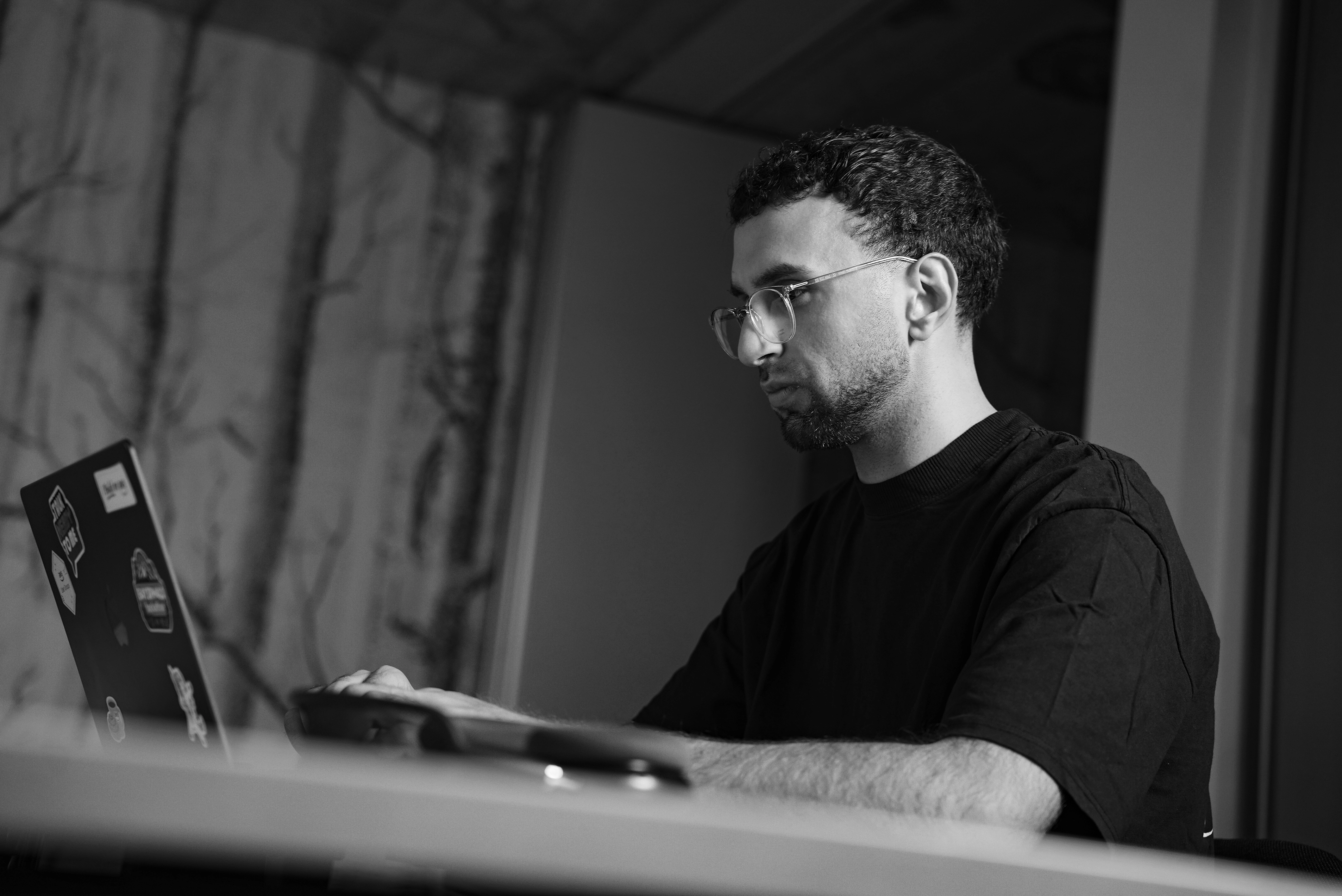 Berat Uzun bei der Arbeit am Setup